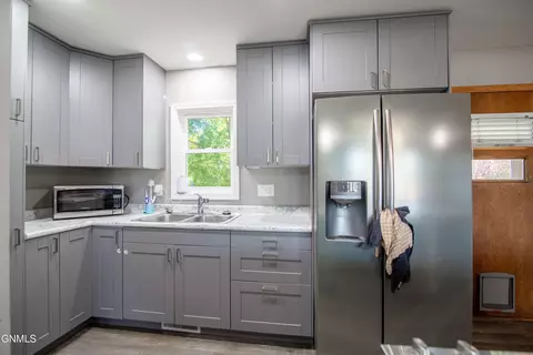1503 Sunset Dr, Mandan, ND 58554 photo 9