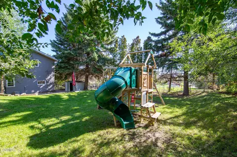 1503 Sunset Dr, Mandan, ND 58554 photo 32