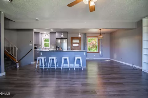 1503 Sunset Dr, Mandan, ND 58554 photo 3