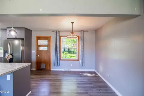 1503 Sunset Dr, Mandan, ND 58554 photo 6
