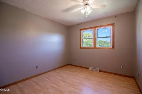 1503 Sunset Dr, Mandan, ND 58554 photo 17