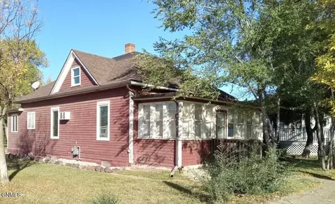 301 3rd St NE, Belfield, ND 58622