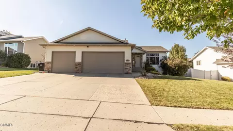 4708 Boulder Ridge Rd, Bismarck, ND 58503