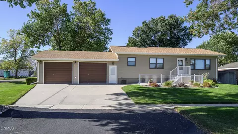 110 4 St, Riverdale, ND 58565