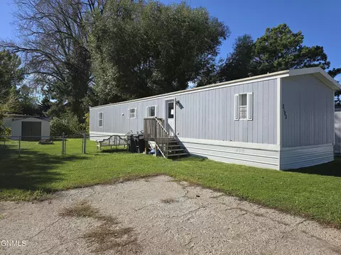 3103 Twin City Dr, Mandan, ND 58554