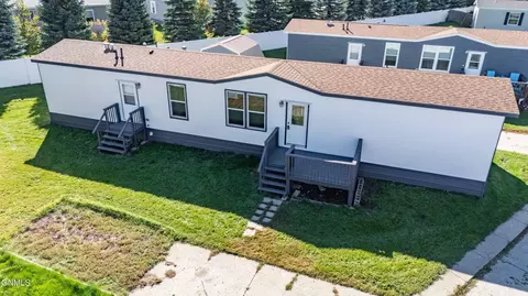 1205 S Frontier Trl, Mandan, ND 58554