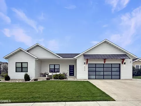 3414 32nd St W, Williston, ND 58801