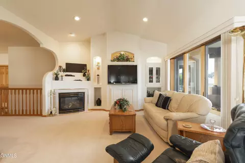 1907 Mesquite Loop, Bismarck, ND 58503 photo 11