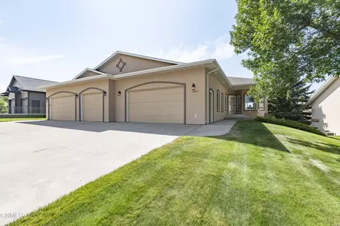1907 Mesquite Loop, Bismarck, ND 58503