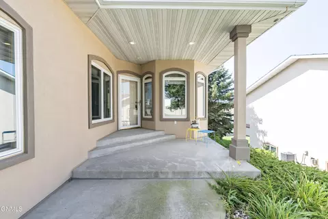 1907 Mesquite Loop, Bismarck, ND 58503 photo 2
