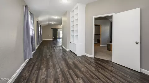 Entry Way - 421 S 15th St, Bismarck, ND 58504 photo 2 of 3