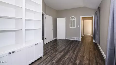 Entry Way - 421 S 15th St, Bismarck, ND 58504 photo 3 of 3