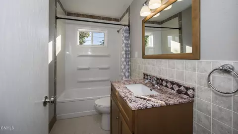 Bath - 421 S 15th St, Bismarck, ND 58504 photo 4 of 9