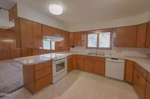 Kitchen - 815 14th St W, Williston, ND 58801 photo 2 of 3