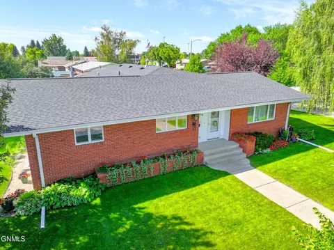 Exterior - 815 14th St W, Williston, ND 58801 photo 11 of 14