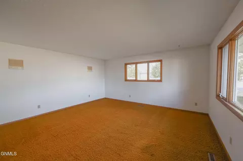 Living - 815 14th St W, Williston, ND 58801 photo 4 of 6