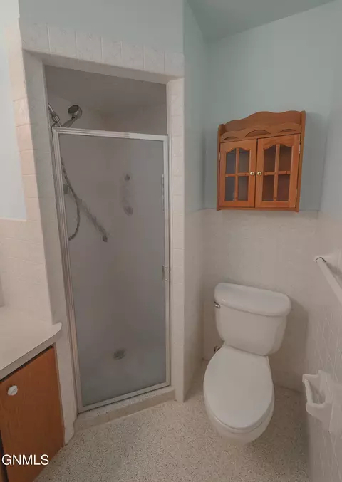 Bath - 815 14th St W, Williston, ND 58801 photo 1 of 6