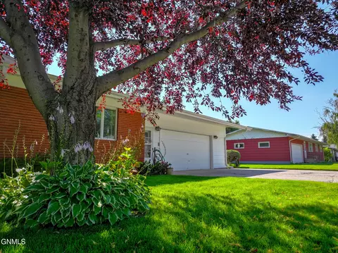 Exterior - 815 14th St W, Williston, ND 58801 photo 6 of 14