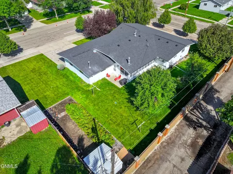 View/Area - 815 14th St W, Williston, ND 58801 photo 3 of 5