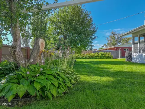 Exterior - 815 14th St W, Williston, ND 58801 photo 2 of 14