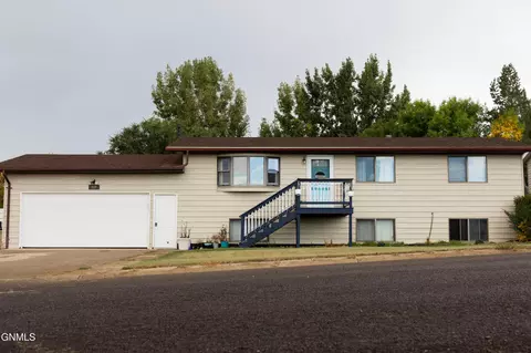 117 7th Ave NW, Watford City, ND 58854