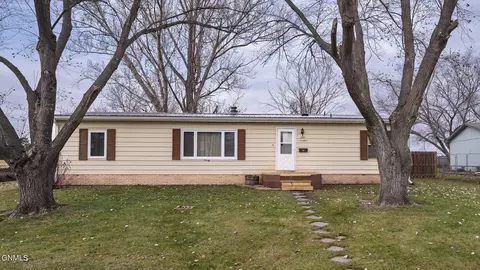 1232 Custer Dr, Washburn, ND 58577