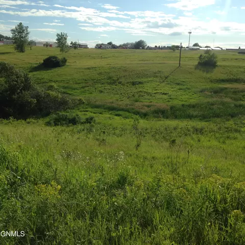 1811 8th Ave NW, Jamestown, ND 58401