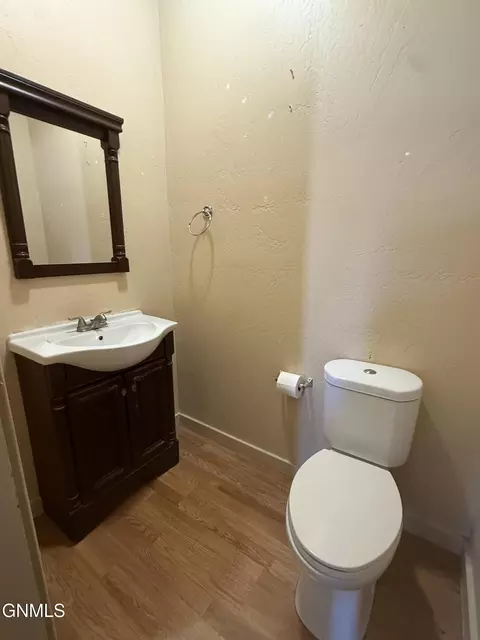 Bath - 913 Main St, Williston, ND 58801 photo 3 of 3