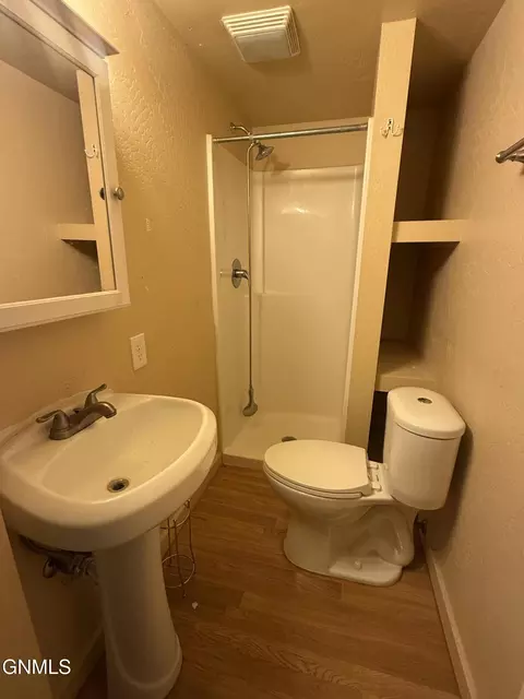 Bath - 913 Main St, Williston, ND 58801 photo 1 of 3