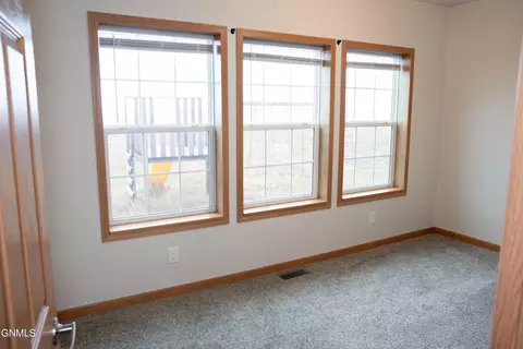 14908 Cochise St, Williston, ND 58801 photo 9
