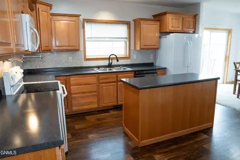 14908 Cochise St, Williston, ND 58801 photo 12