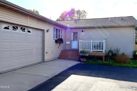 3224 Nebraska Dr, Bismarck, ND 58503