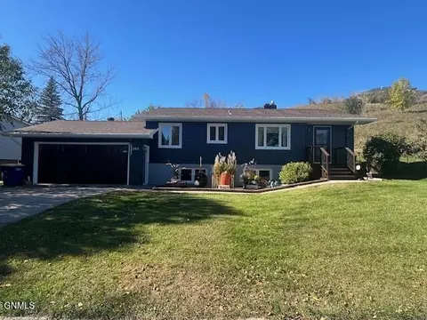 1305 6th Ave NW, Jamestown, ND 58401
