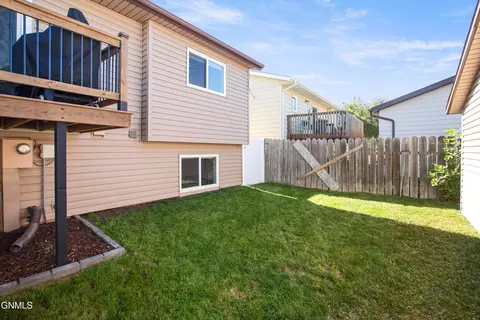 1720 29th St W, Williston, ND 58801 photo 24