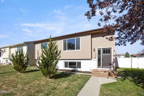 1720 29th St W, Williston, ND 58801