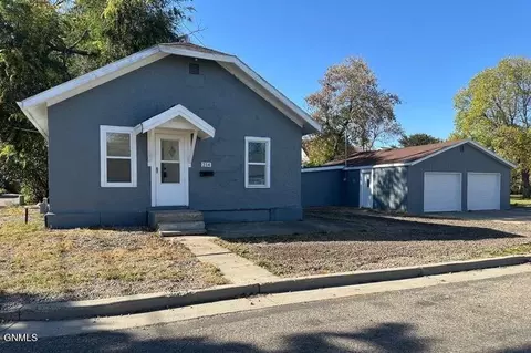 214 7th Ave SW, Jamestown, ND 58401