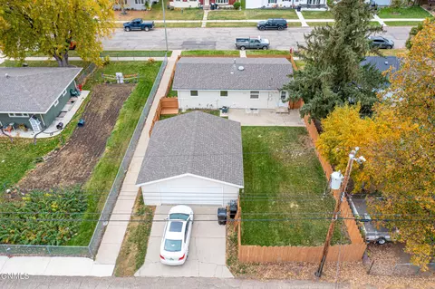 802 15th Ave W, Williston, ND 58801 photo 4