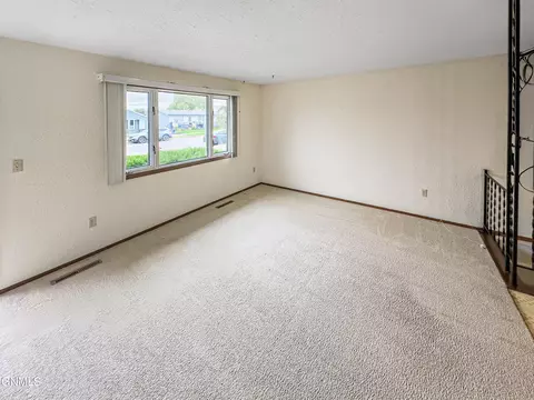 802 15th Ave W, Williston, ND 58801 photo 9