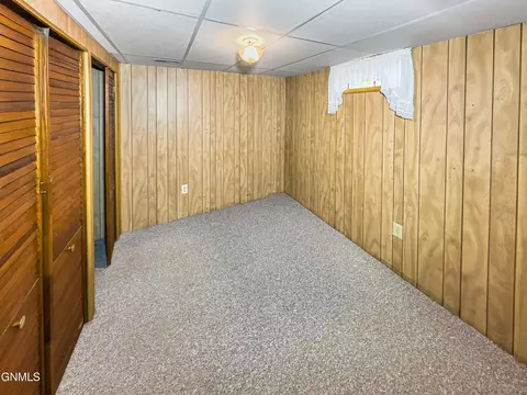 802 15th Ave W, Williston, ND 58801 photo 27
