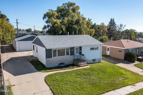 737 N 24th St, Bismarck, ND 58501
