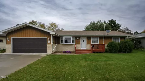 402 Tulsa Dr, Bismarck, ND 58504