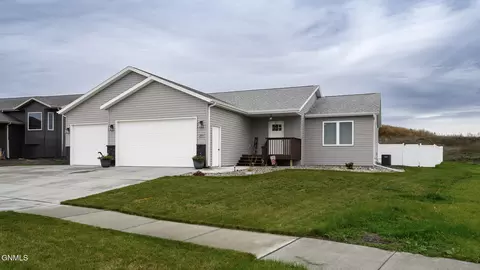 2997 Armstrong St, Lincoln, ND 58504