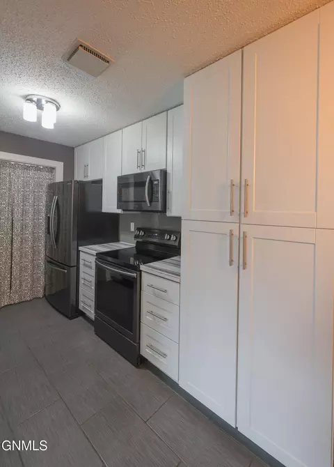 Kitchen - 2606 17th Ct W, Williston, ND 58801 photo 2 of 3