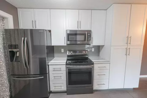 Kitchen - 2606 17th Ct W, Williston, ND 58801 photo 1 of 3