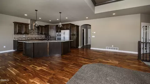 3700 Valley Dr, Bismarck, ND 58503 photo 6