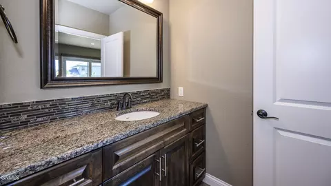 3700 Valley Dr, Bismarck, ND 58503 photo 33