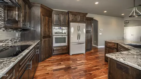 3700 Valley Dr, Bismarck, ND 58503 photo 9