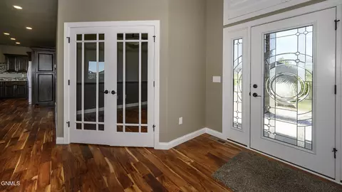 3700 Valley Dr, Bismarck, ND 58503 photo 3