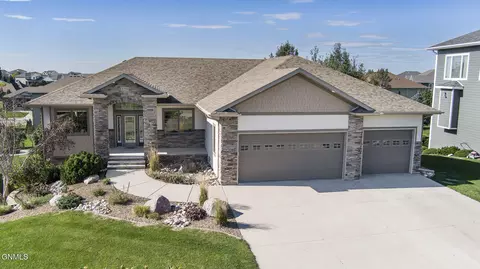 3700 Valley Dr, Bismarck, ND 58503