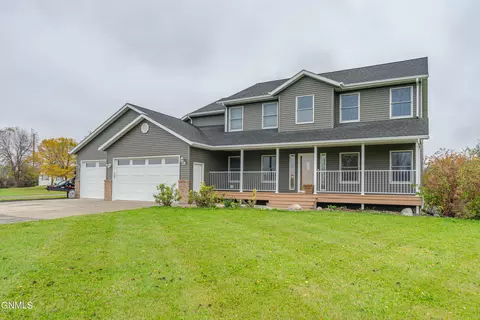 531 Crestland Pl, Bismarck, ND 58503